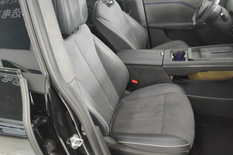 Used VOYAH COURAGE 2024 Four-Wheel Drive Global Edition Right Front Seat