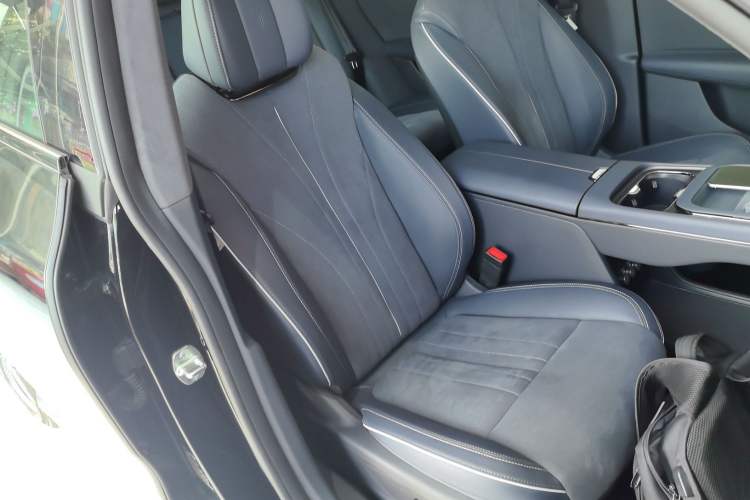 Used VOYAH COURAGE 2024 Four-Wheel Drive Global Edition Right Front Seat