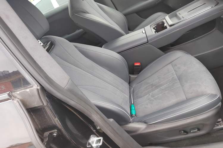 Used VOYAH COURAGE 2024 Four-Wheel Drive Global Edition Right Front Seat