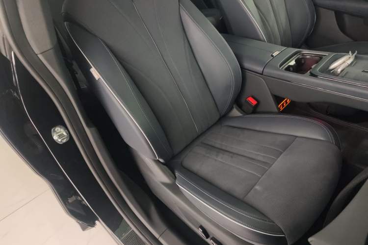 Used VOYAH COURAGE 2024 Four-Wheel Drive Global Edition Right Front Seat
