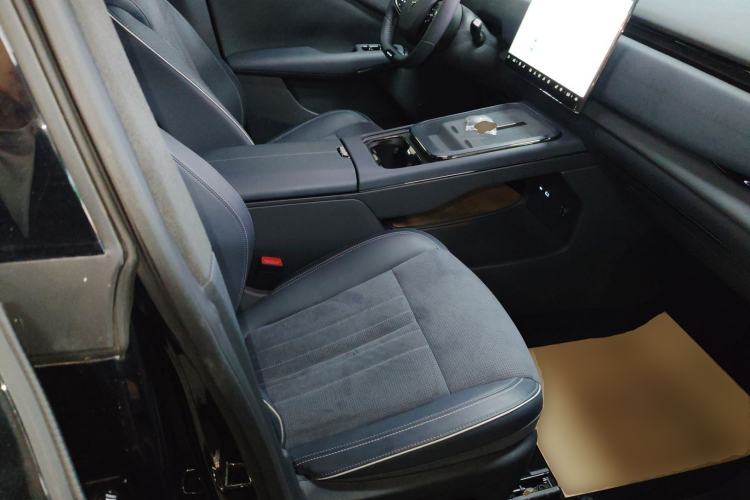 Used VOYAH COURAGE 2024 Four-Wheel Drive Global Edition Right Front Seat
