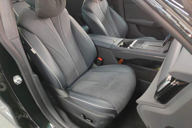 Used VOYAH COURAGE 2024 Four-Wheel Drive Global Edition Right Front Seat
