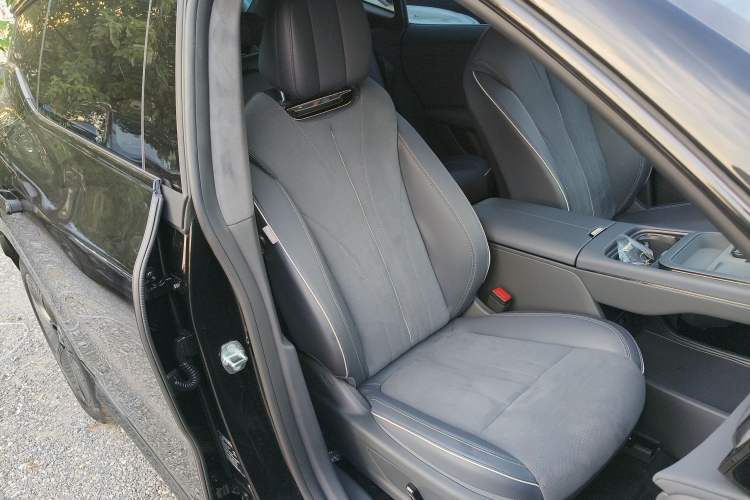 Used VOYAH COURAGE 2024 Four-Wheel Drive Global Edition Right Front Seat
