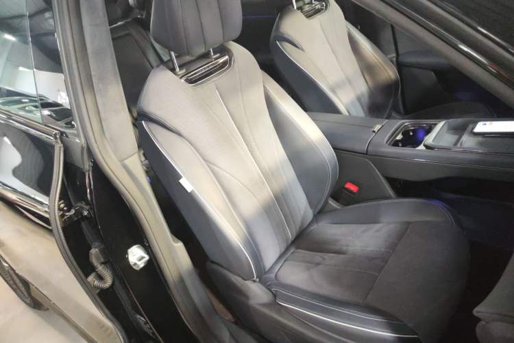 Used VOYAH COURAGE 2024 Four-Wheel Drive Global Edition Right Front Seat