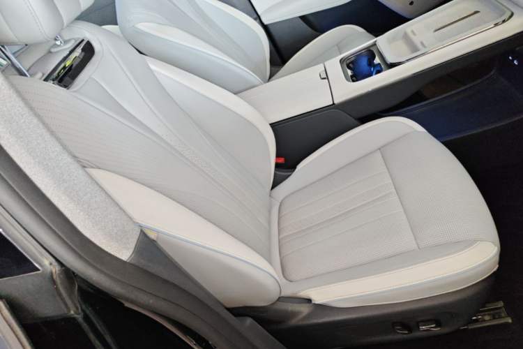 Used VOYAH COURAGE 2024 Long-Range Smart Edition Right Front Seat