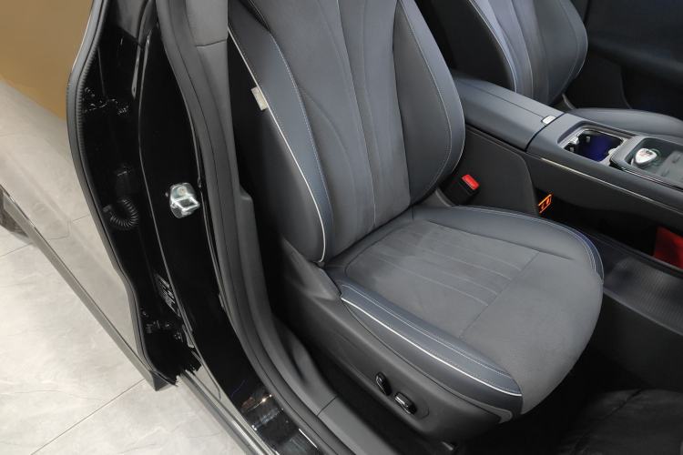 Used VOYAH COURAGE 2024 Four-Wheel Drive Global Edition Right Front Seat