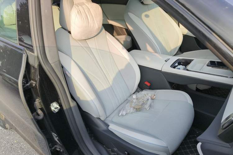 Used VOYAH COURAGE 2024 Long-Range Supercharge Edition Right Front Seat