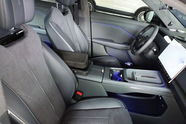 Used VOYAH COURAGE 2024 Four-Wheel Drive Global Edition Right Front Seat