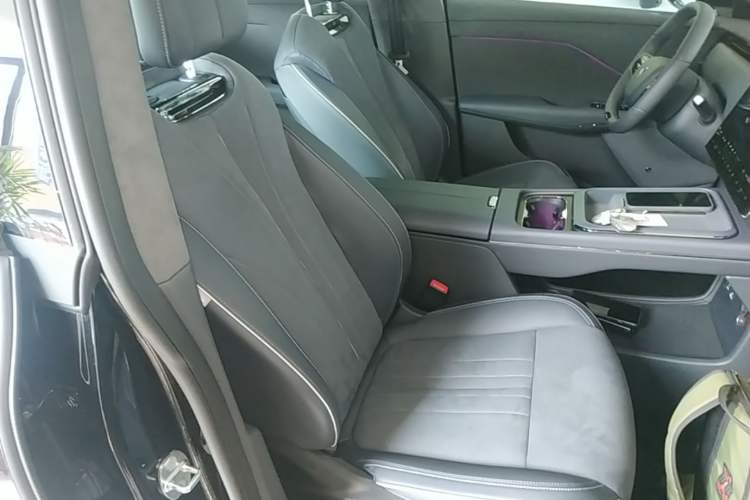 Used VOYAH COURAGE 2024 Four-Wheel Drive Global Edition Right Front Seat