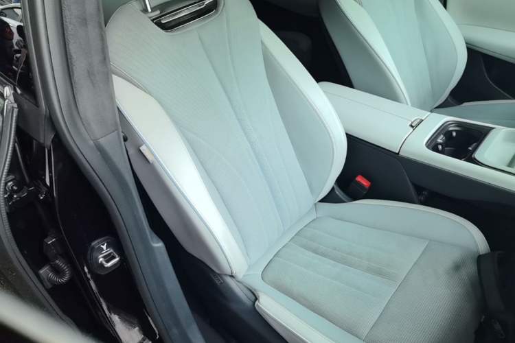 Used VOYAH COURAGE 2024 Long-Range Supercharge Edition Right Front Seat