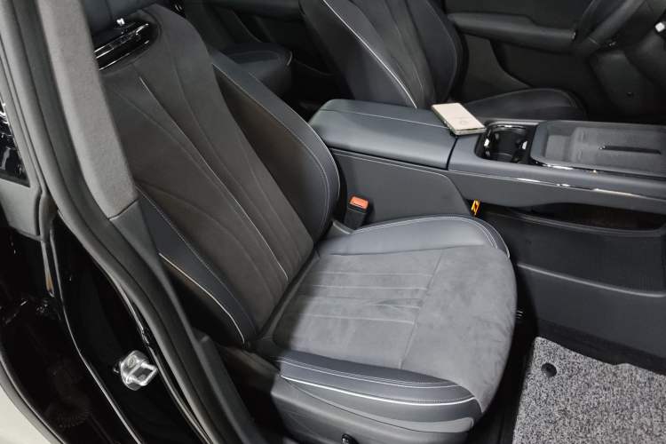 Used VOYAH COURAGE 2024 Four-Wheel Drive Global Edition Right Front Seat