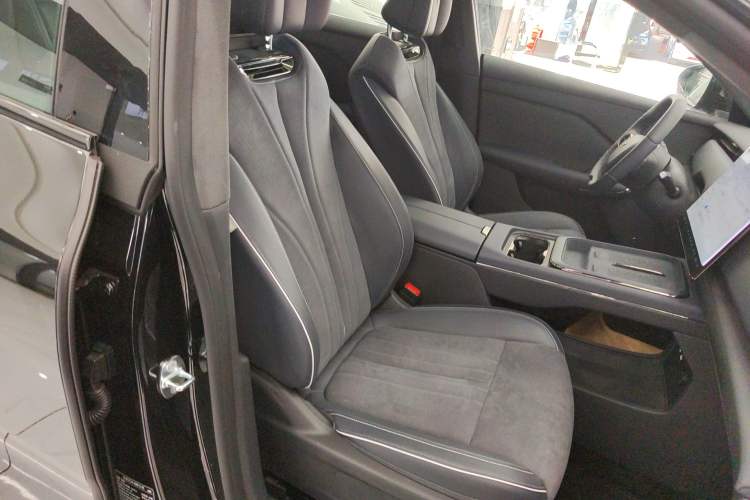 Used VOYAH COURAGE 2024 Four-Wheel Drive Global Edition Right Front Seat
