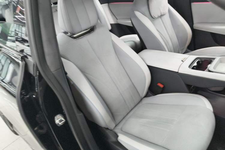 Used VOYAH COURAGE 2024 Long-Range Supercharge Edition Right Front Seat