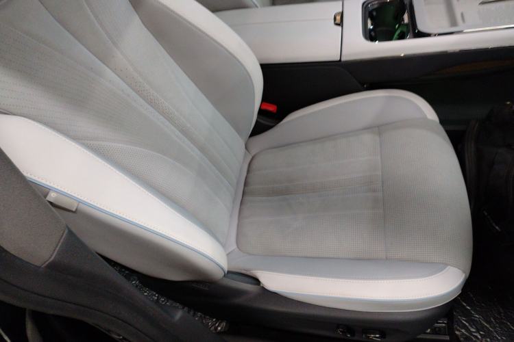 Used VOYAH COURAGE 2024 Long-Range Supercharge Edition Right Front Seat
