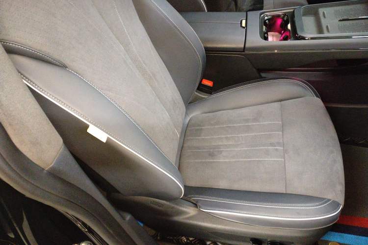 Used VOYAH COURAGE 2024 Four-Wheel Drive Global Edition Right Front Seat