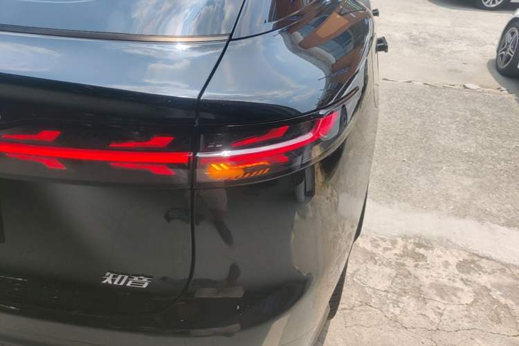 Used VOYAH COURAGE 2024 Long-Range Supercharge Edition Right Rear Taillight