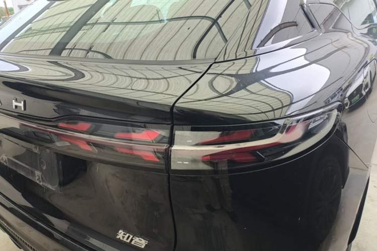 Used VOYAH COURAGE 2024 Long-Range Smart Edition Right Rear Taillight