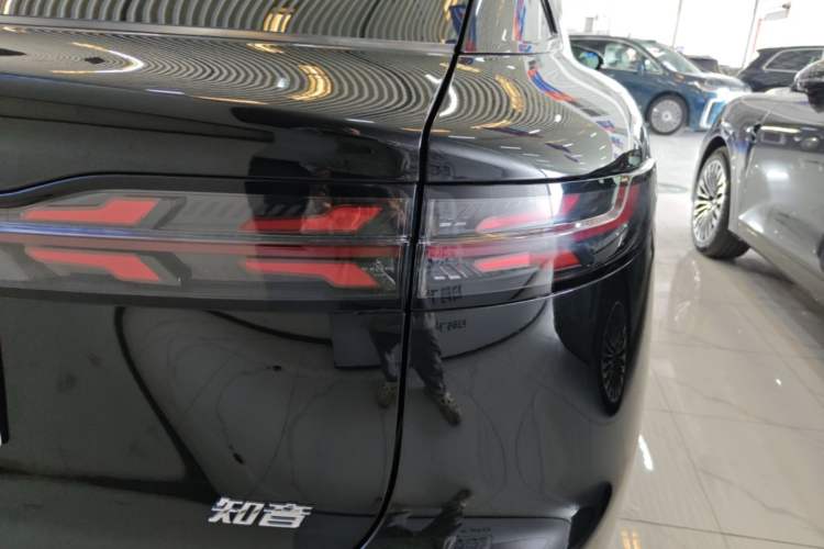 Used VOYAH COURAGE 2024 Long-Range Smart Edition Right Rear Taillight