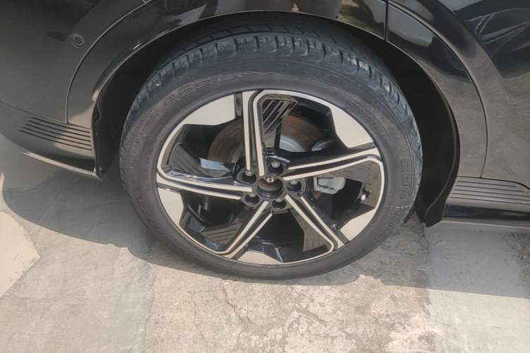 Used VOYAH COURAGE 2024 Long-Range Supercharge Edition Right Rear Wheel Hub