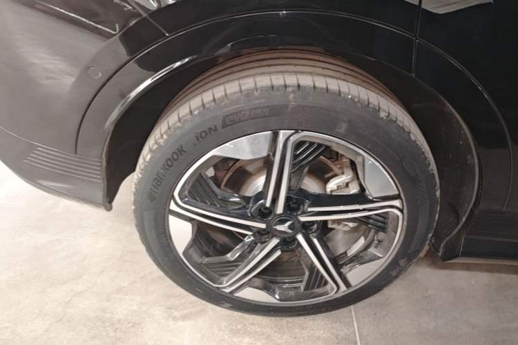 Used VOYAH COURAGE 2024 Long-Range Supercharge Edition Right Rear Wheel Hub