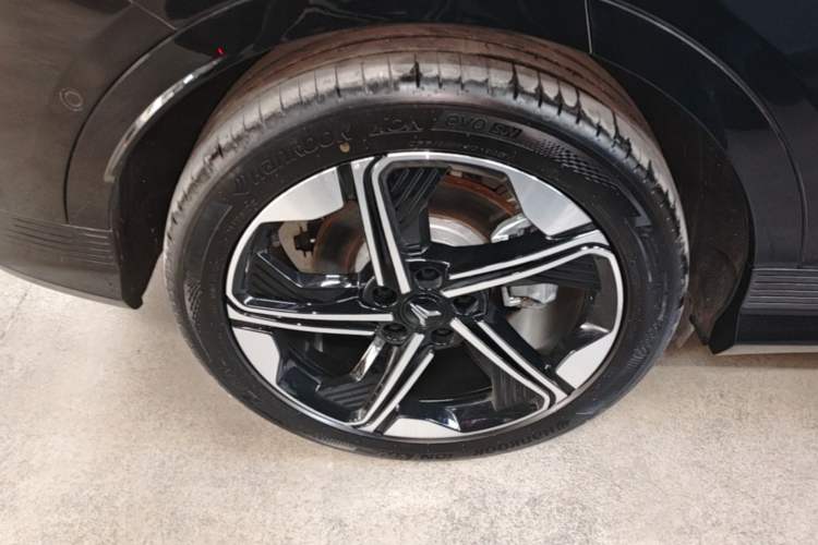 Used VOYAH COURAGE 2024 Long-Range Supercharge Edition Right Rear Wheel Hub
