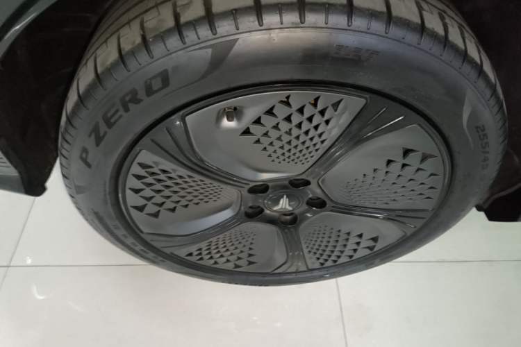 Used VOYAH COURAGE 2024 Four-Wheel Drive Global Edition Right Rear Wheel Hub