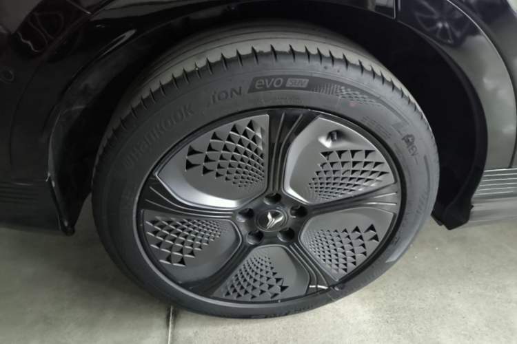 Used VOYAH COURAGE 2024 Long-Range Smart Edition Right Rear Wheel Hub