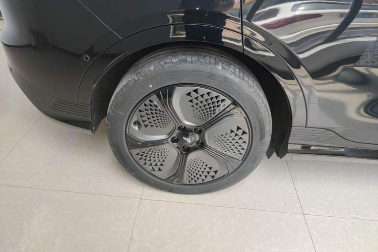 Used VOYAH COURAGE 2024 Long-Range Smart Edition Right Rear Wheel Hub