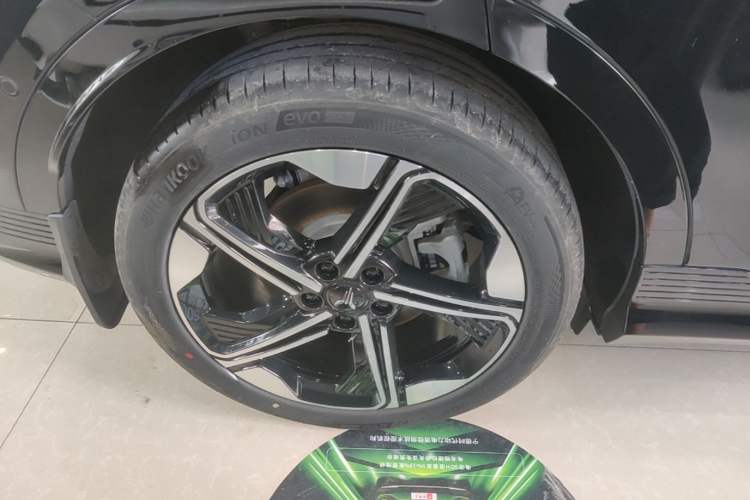 Used VOYAH COURAGE 2024 Long-Range Supercharge Edition Right Rear Wheel Hub