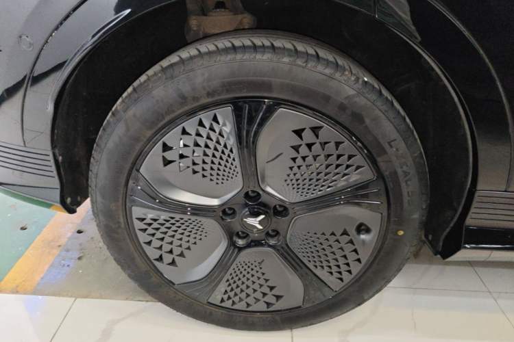 Used VOYAH COURAGE 2024 Long-Range Smart Edition Right Rear Wheel Hub