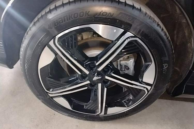 Used VOYAH COURAGE 2024 Long-Range Supercharge Edition Right Rear Wheel Hub