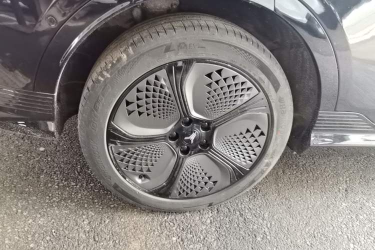Used VOYAH COURAGE 2024 Long-Range Supercharge Edition Right Rear Wheel Hub