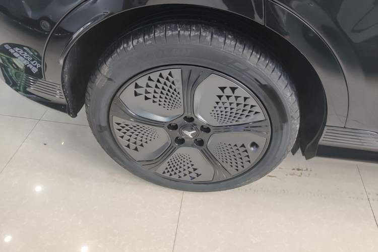 Used VOYAH COURAGE 2024 Four-Wheel Drive Global Edition Right Rear Wheel Hub