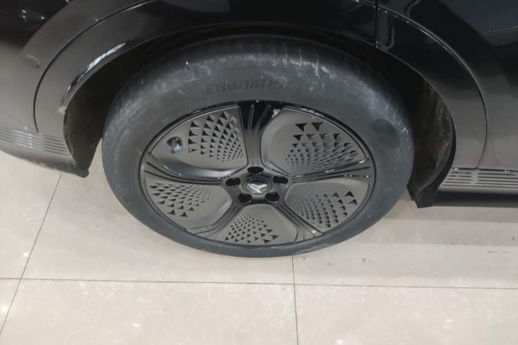 Used VOYAH COURAGE 2024 Long-Range Supercharge Edition Right Rear Wheel Hub