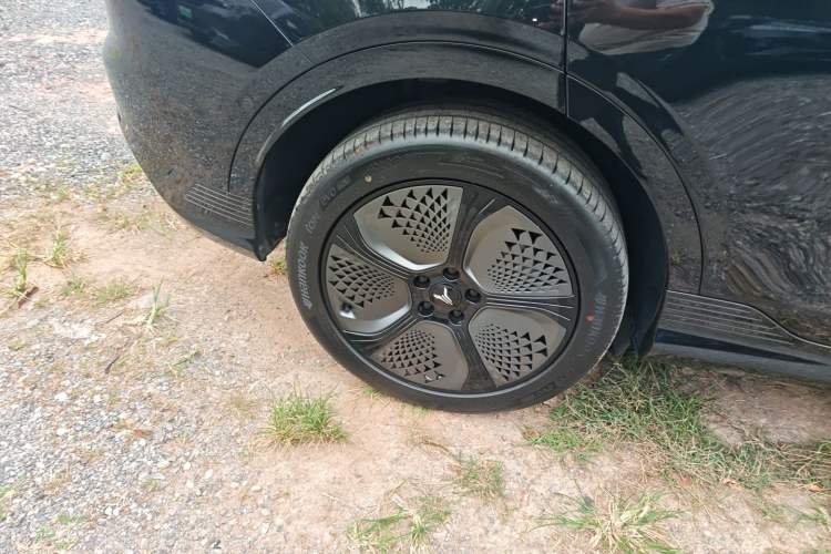 Used VOYAH COURAGE 2024 Long-Range Supercharge Edition Right Rear Wheel Hub