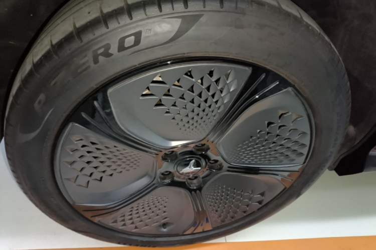 Used VOYAH COURAGE 2024 Four-Wheel Drive Global Edition Right Rear Wheel Hub