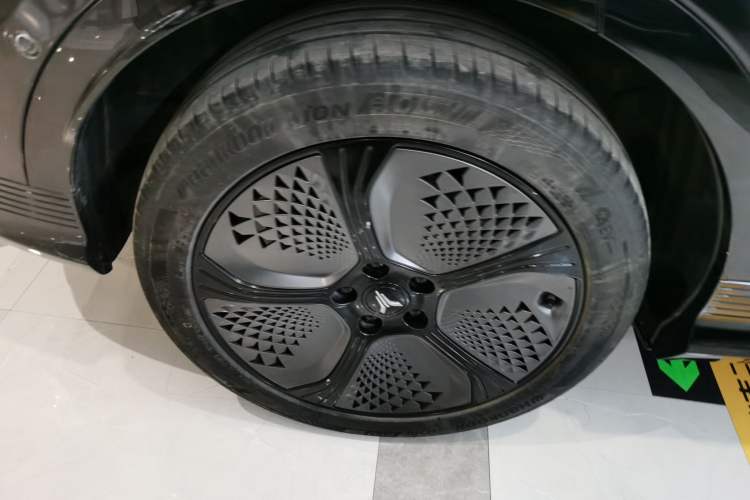 Used VOYAH COURAGE 2024 Long-Range Supercharge Edition Right Rear Wheel Hub