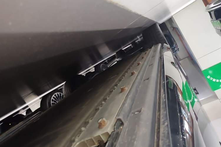 Used VOYAH COURAGE 2024 Four-Wheel Drive Global Edition Right Side Sill