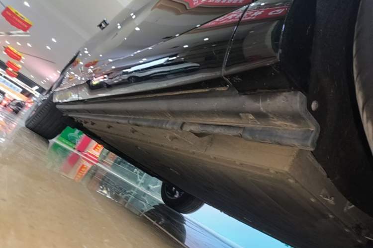 Used VOYAH COURAGE 2024 Long-Range Supercharge Edition Right Side Sill