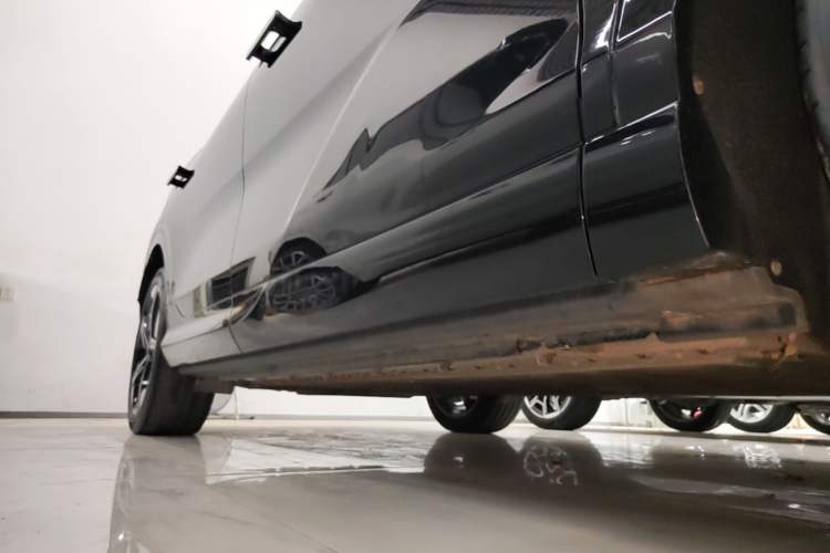 Used VOYAH COURAGE 2024 Long-Range Smart Edition Right Side Sill