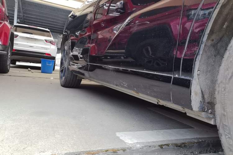 Used VOYAH COURAGE 2024 Long-Range Supercharge Edition Right Side Sill