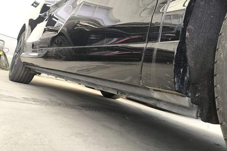 Used VOYAH COURAGE 2024 Long-Range Smart Edition Right Side Sill