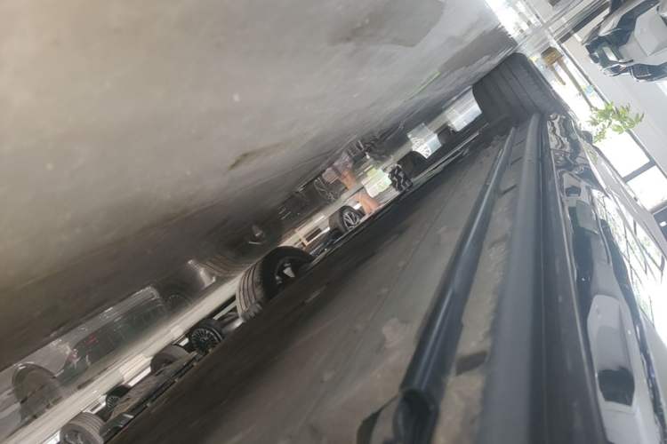 Used VOYAH COURAGE 2024 Long-Range Supercharge Edition Right Side Sill