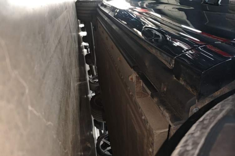 Used VOYAH COURAGE 2024 Long-Range Smart Edition Right Side Sill