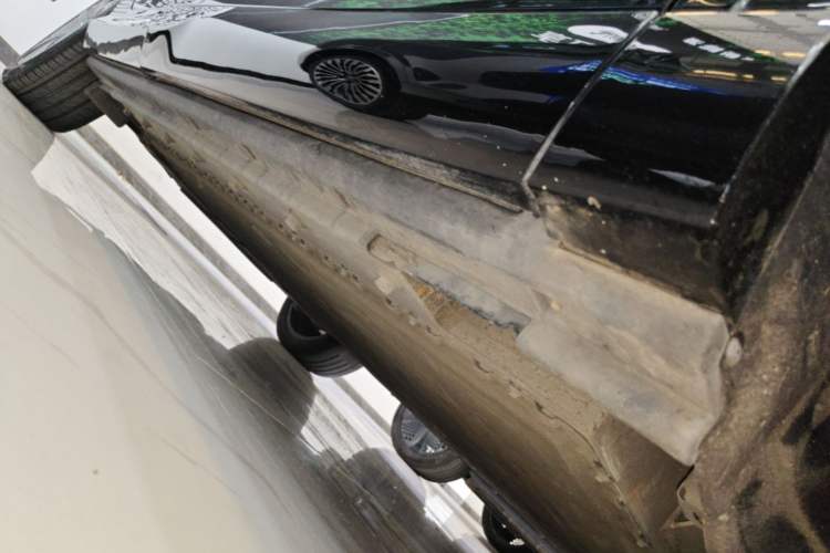 Used VOYAH COURAGE 2024 Long-Range Smart Edition Right Side Sill