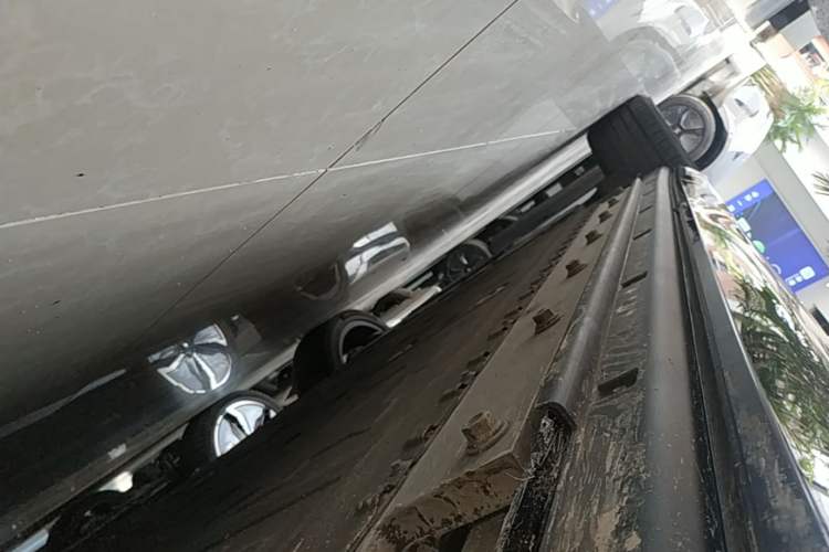 Used VOYAH COURAGE 2024 Four-Wheel Drive Global Edition Right Side Sill