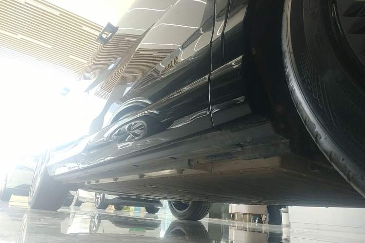 Used VOYAH COURAGE 2024 Long-Range Supercharge Edition Right Side Sill
