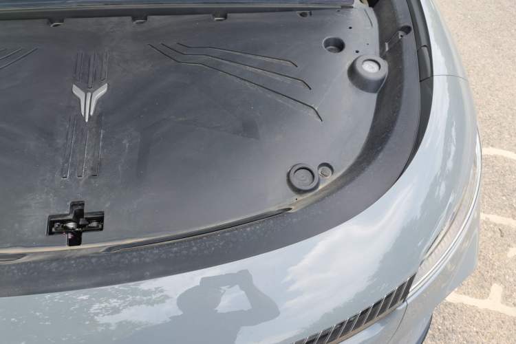 Used VOYAH COURAGE 2024 Long-Range Supercharge Edition Engine Bay Left