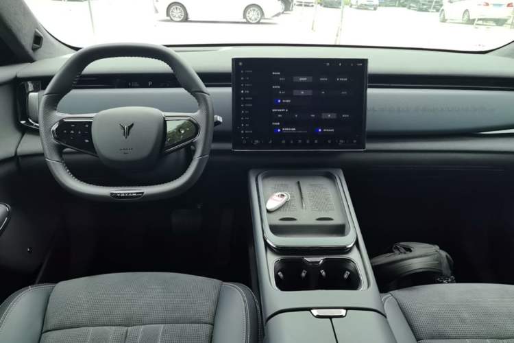Used VOYAH COURAGE 2024 Long-Range Supercharge Edition Center Console