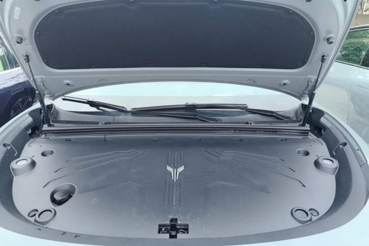 Used VOYAH COURAGE 2024 Long-Range Supercharge Edition Engine Bay